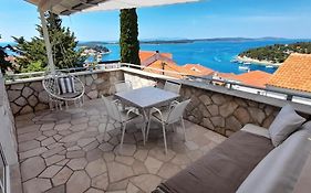 Spectacular penthouse suite in Hvar centre
